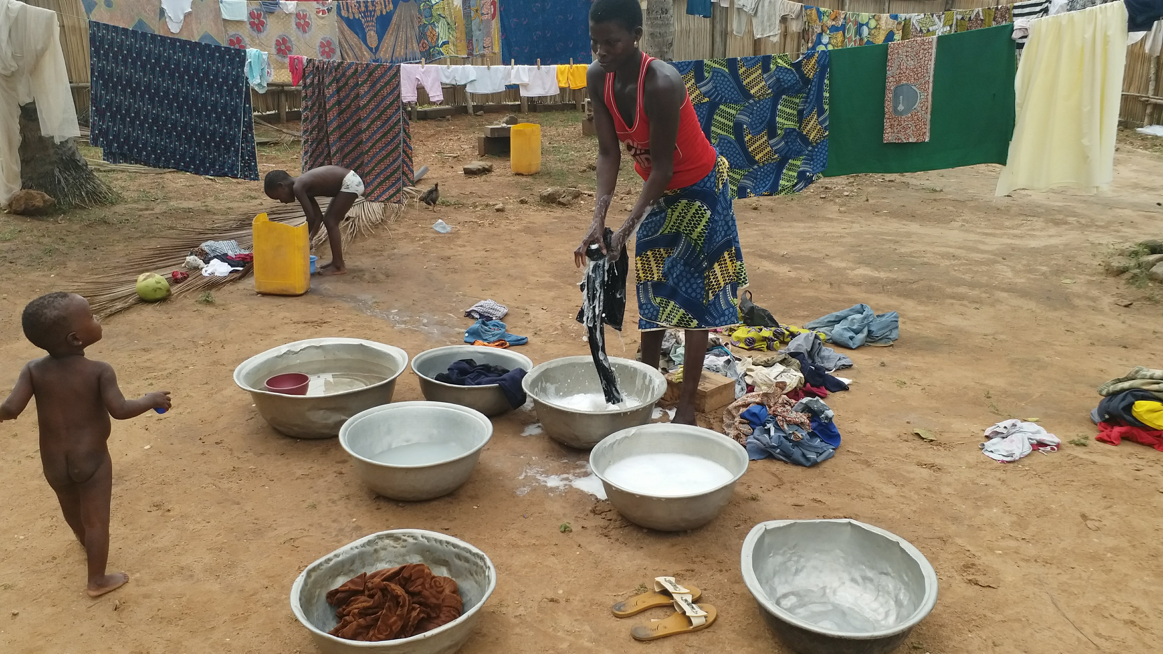 washing clothes Possotomè